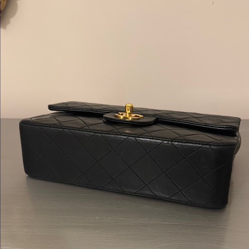 Chanel Classic Double Flap Medium Black Lambskin with 24k gold plate hardware - Picture 3 of 16